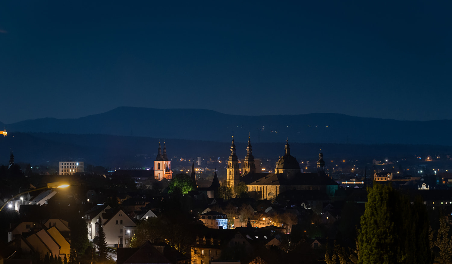 Stadtansicht auf Fulda bei Nacht